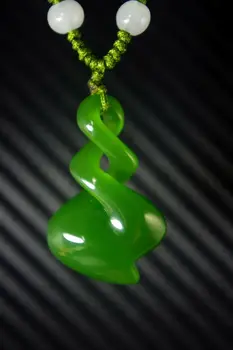 Chinês Natural Brilhante Verde Jade Nefrita esculpida à Mão Espiral Pingente de Jade